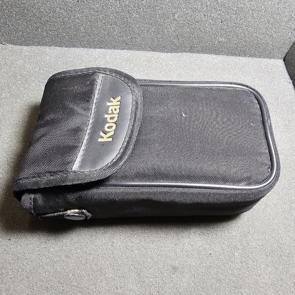 Kodak KB12 35mm Point & Shoot Film Compact Pocket Camera Untested With Case i do - Picture 3 of 11